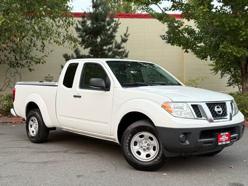 Used 2018 Nissan Frontier S image 2