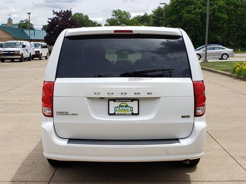 Used 2018 Dodge Grand Caravan SE w/ UConnect Hands-Free Group FWD image 4