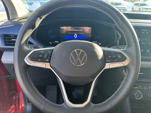 Certified 2022 Volkswagen Taos SE image 18