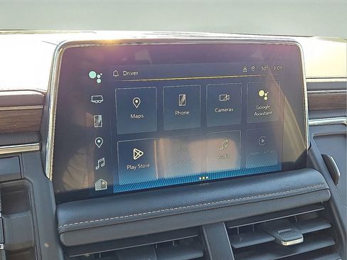 Used 2023 Chevrolet Suburban Premier image 28