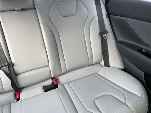 Used 2025 Hyundai Elantra Limited image 36