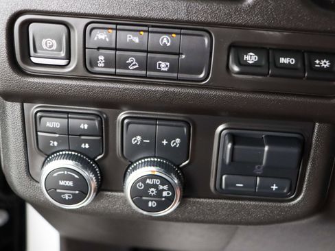 Used 2024 GMC Yukon AT4 w/ AT4 Premium Plus Package AWD/4WD image 23
