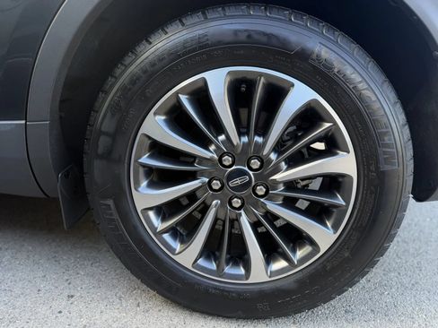Used 2022 Lincoln Nautilus FWD w/ Premium Package image 46