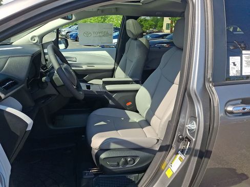 New 2026 Toyota Sienna XLE FWD image 12