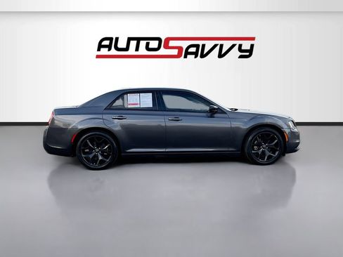 Used 2022 Chrysler 300 Touring w/ Sport Appearance Package image 8