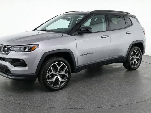 Used 2025 Jeep Compass Limited image 3