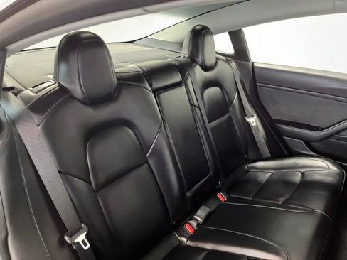 Used 2019 Tesla Model 3 image 13