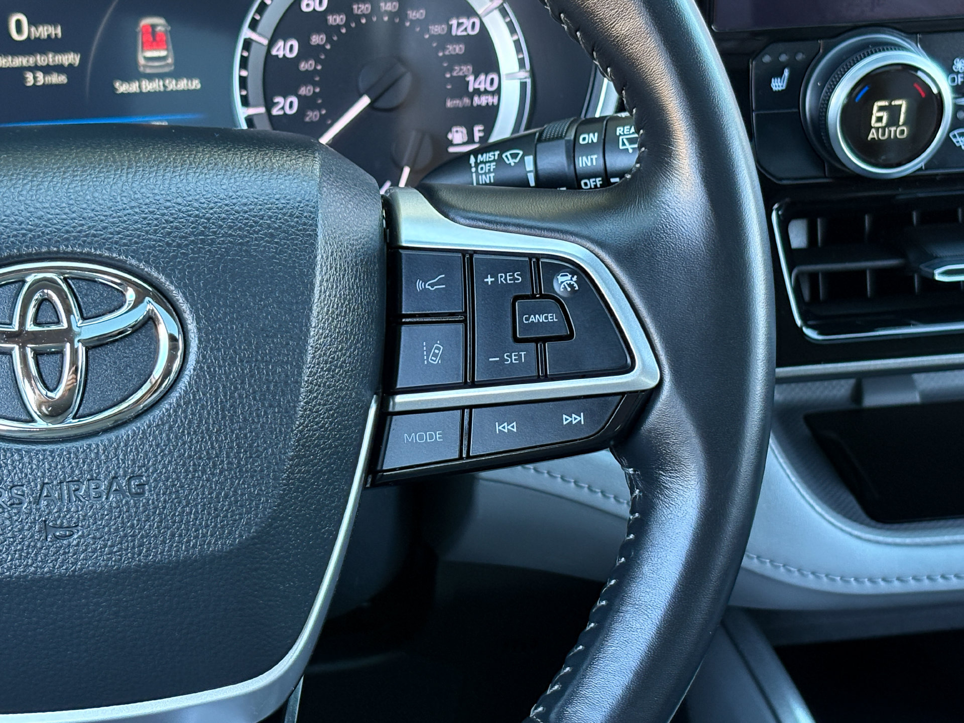 Used 2023 Toyota Highlander XLE FWD image 15