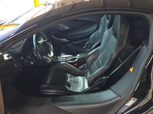 Used 2022 McLaren GT RWD image 3