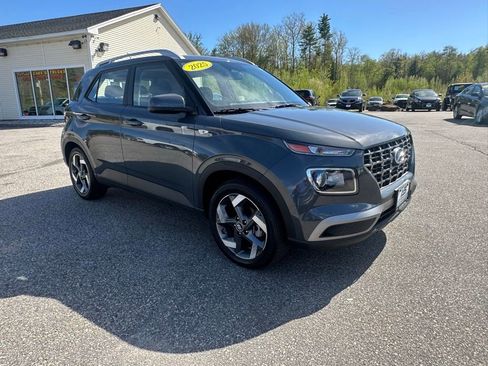 Used 2025 Hyundai Venue SEL FWD image 7