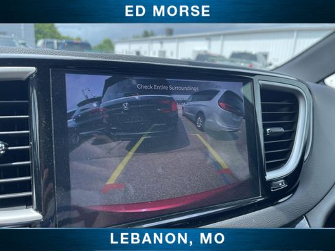 Used 2025 Chrysler Pacifica Select FWD image 14
