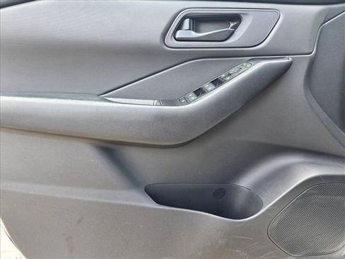 Used 2024 Nissan Rogue S FWD image 12