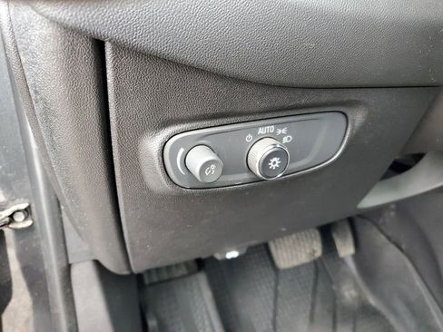 Certified 2019 Chevrolet Equinox LT w/ Sun & Navigation Package image 11