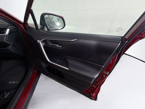 Used 2022 Toyota RAV4 XLE w/ Convenience Package FWD image 31