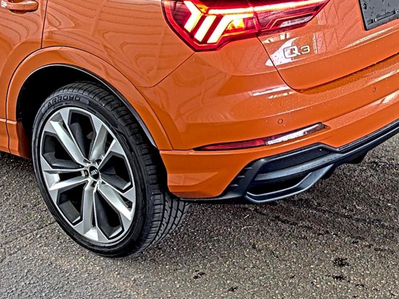 Used 2020 Audi Q3 2.0T Premium Plus w/ Premium Plus Package AWD/4WD image 17