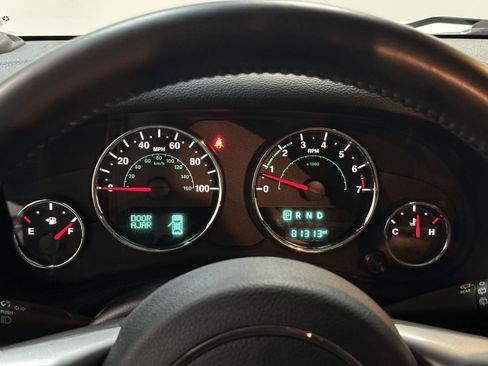 Used 2018 Jeep Wrangler Unlimited Sahara AWD/4WD image 26