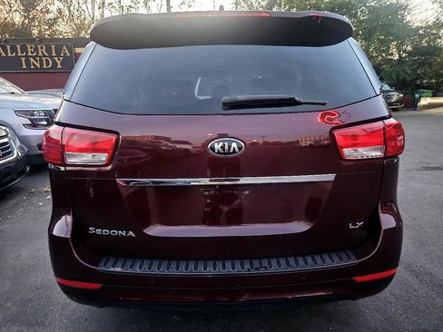 Used 2015 Kia Sedona LX w/ LX Convenience Package image 4