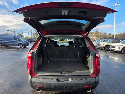 Used 2020 Chevrolet Traverse LT image 7