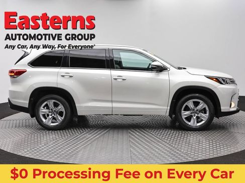 Used 2017 Toyota Highlander Limited Platinum AWD/4WD image 4