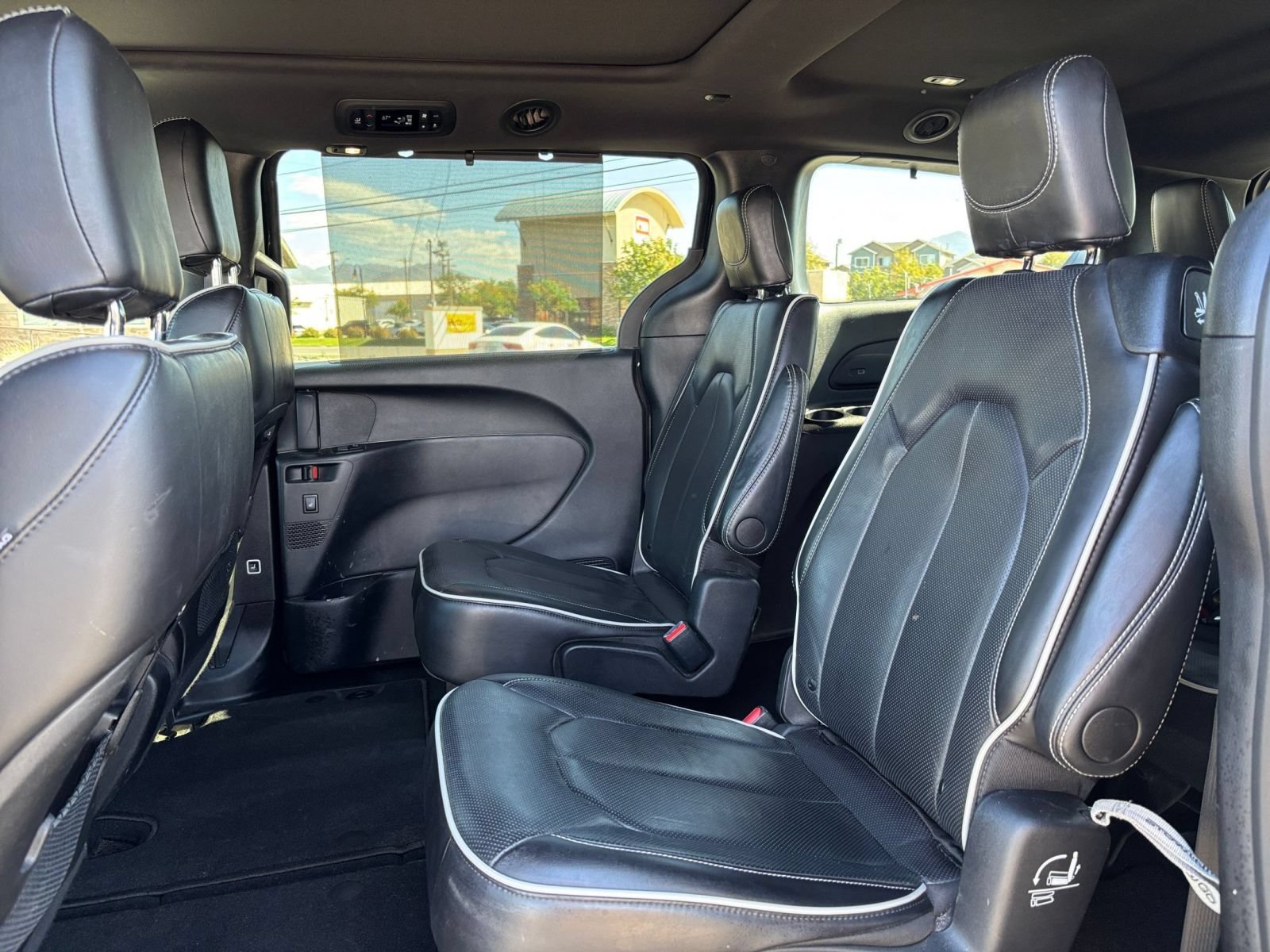 Used 2025 Chrysler Pacifica Limited FWD image 28