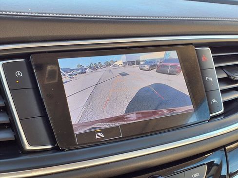 Used 2023 Buick Enclave Essence image 5