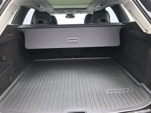 Used 2023 Volvo XC60 B5 Ultimate w/ Protection Package Premier image 32