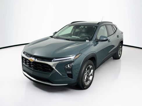 Used 2026 Chevrolet Trax LT w/ Driver Confidence Package FWD image 3
