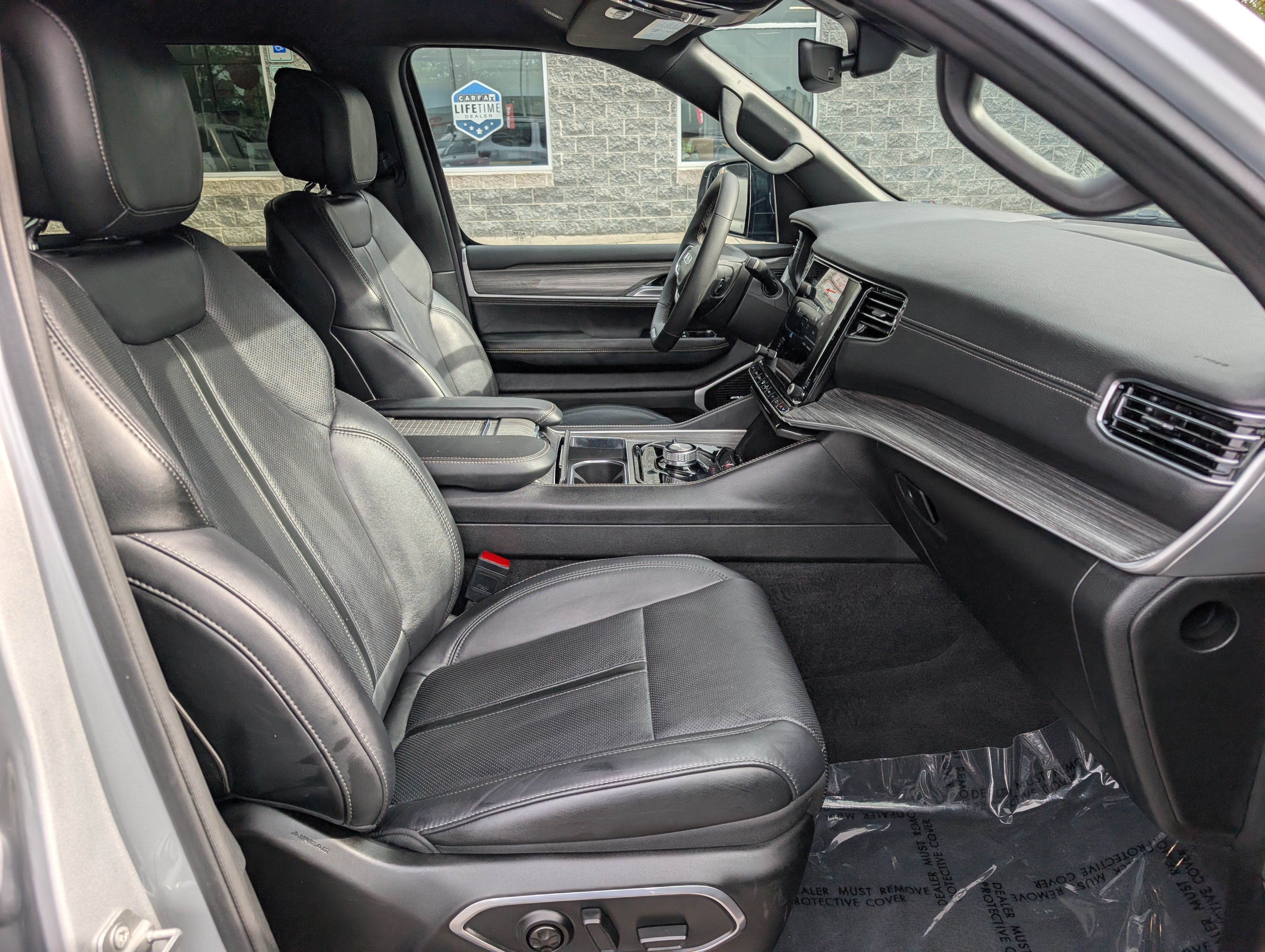 Used 2024 Jeep Wagoneer Series II AWD/4WD image 11