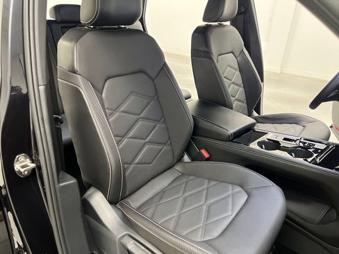 Used 2024 Volkswagen Atlas Cross Sport SE AWD/4WD image 30