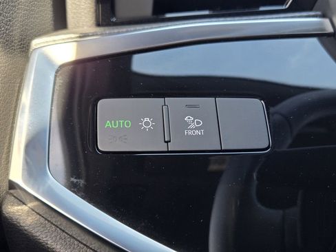 Certified 2025 Audi Q3 2.0T Premium w/ Convenience Package image 26