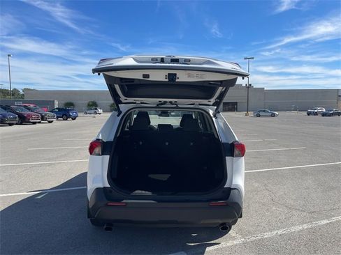 Used 2021 Toyota RAV4 XLE image 16