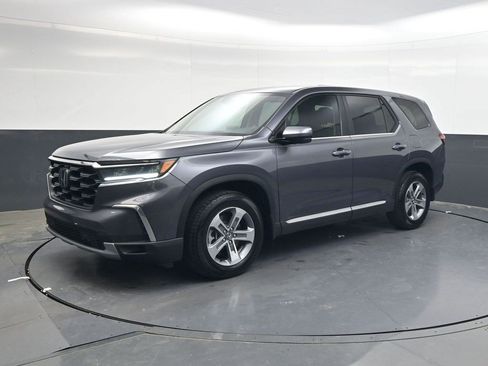 Used 2025 Honda Pilot EX-L image 8