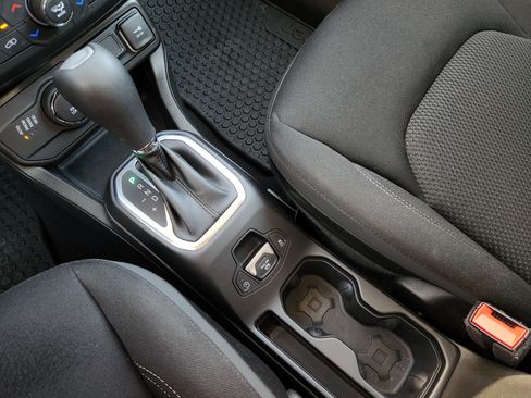 Used 2023 Jeep Renegade Latitude w/ Premium Group AWD/4WD image 22