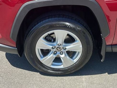 Used 2019 Toyota RAV4 LE w/ Carpet Mat Package AWD/4WD image 8
