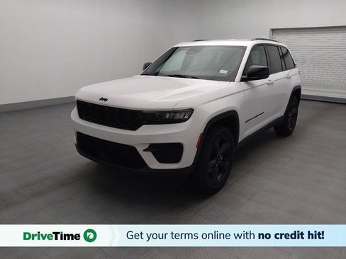 Used 2023 Jeep Grand Cherokee Altitude RWD image 1