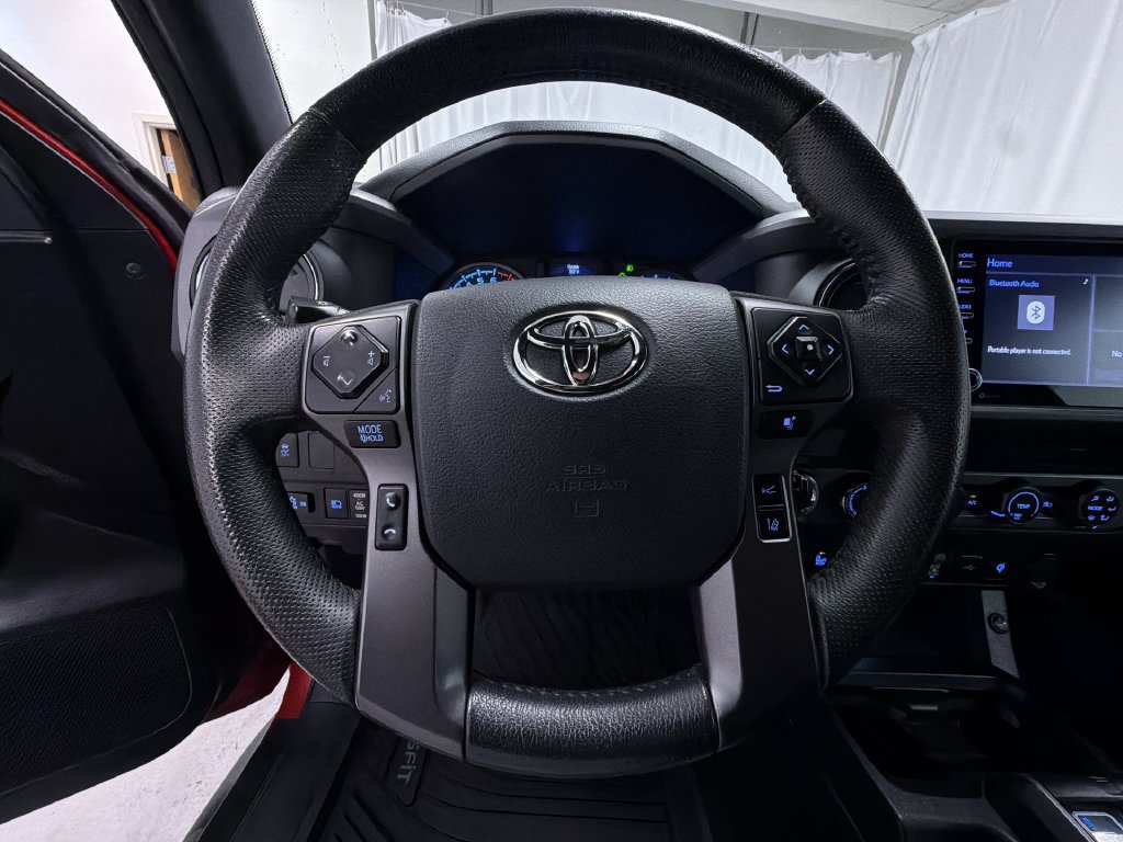 Used 2020 Toyota Tacoma TRD Off-Road w/ Technology Package AWD/4WD image 15