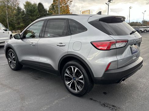 Certified 2022 Ford Escape SE w/ SE Sport Appearance Package image 5