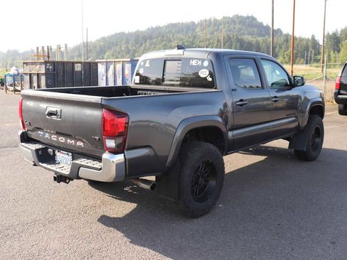Used 2021 Toyota Tacoma SR5 AWD/4WD image 5
