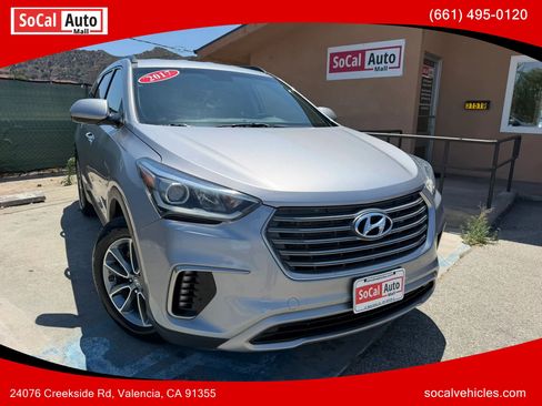 Used 2017 Hyundai Santa Fe SE FWD image 1