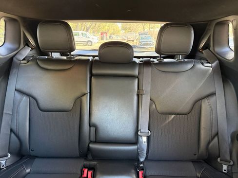 Used 2025 Jeep Compass Trailhawk image 33