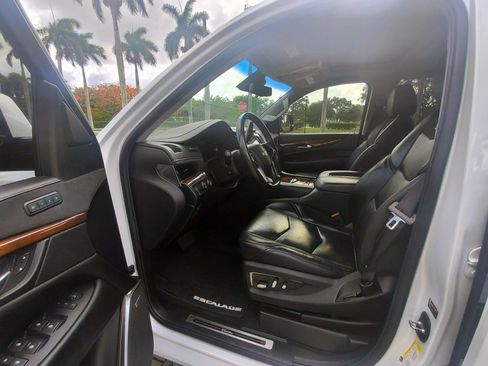 Used 2018 Cadillac Escalade ESV Premium Luxury AWD/4WD image 5