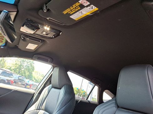 Used 2021 Toyota Venza XLE image 21