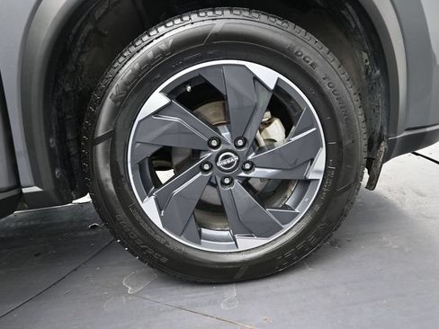 Used 2025 Nissan Rogue SV FWD image 6