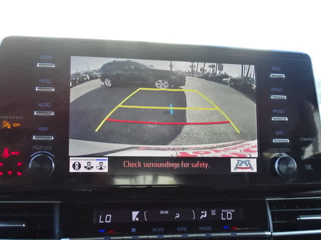 Used 2024 Toyota Sienna Platinum FWD image 28