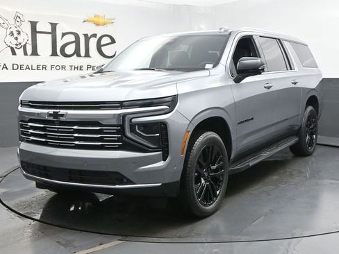 New 2025 Chevrolet Suburban Premier image 13