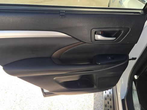 Used 2016 Toyota Highlander XLE FWD image 15