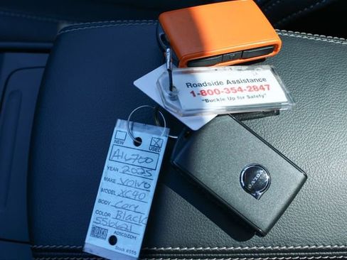 Used 2025 Volvo XC40 B5 Core image 31