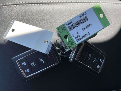 New 2025 Jeep Grand Cherokee L Limited w/ Luxury Tech Group II image 35