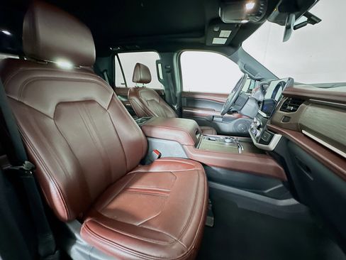 Used 2024 Ford Expedition Limited image 34