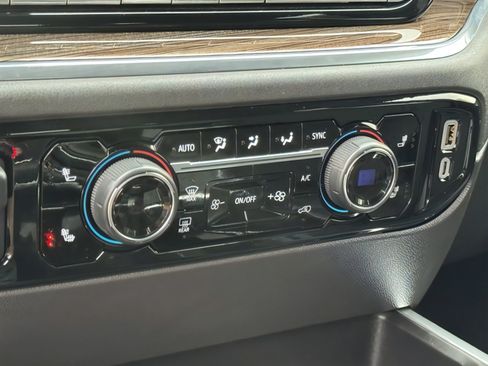 Used 2024 Chevrolet Silverado 1500 LT Trail Boss w/ Convenience Package II image 28